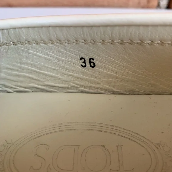 Tod’s Women’s Grommino Flat Driving Shoe Loafer Ivory Patent Leather 6 36 - Picture 10 of 13